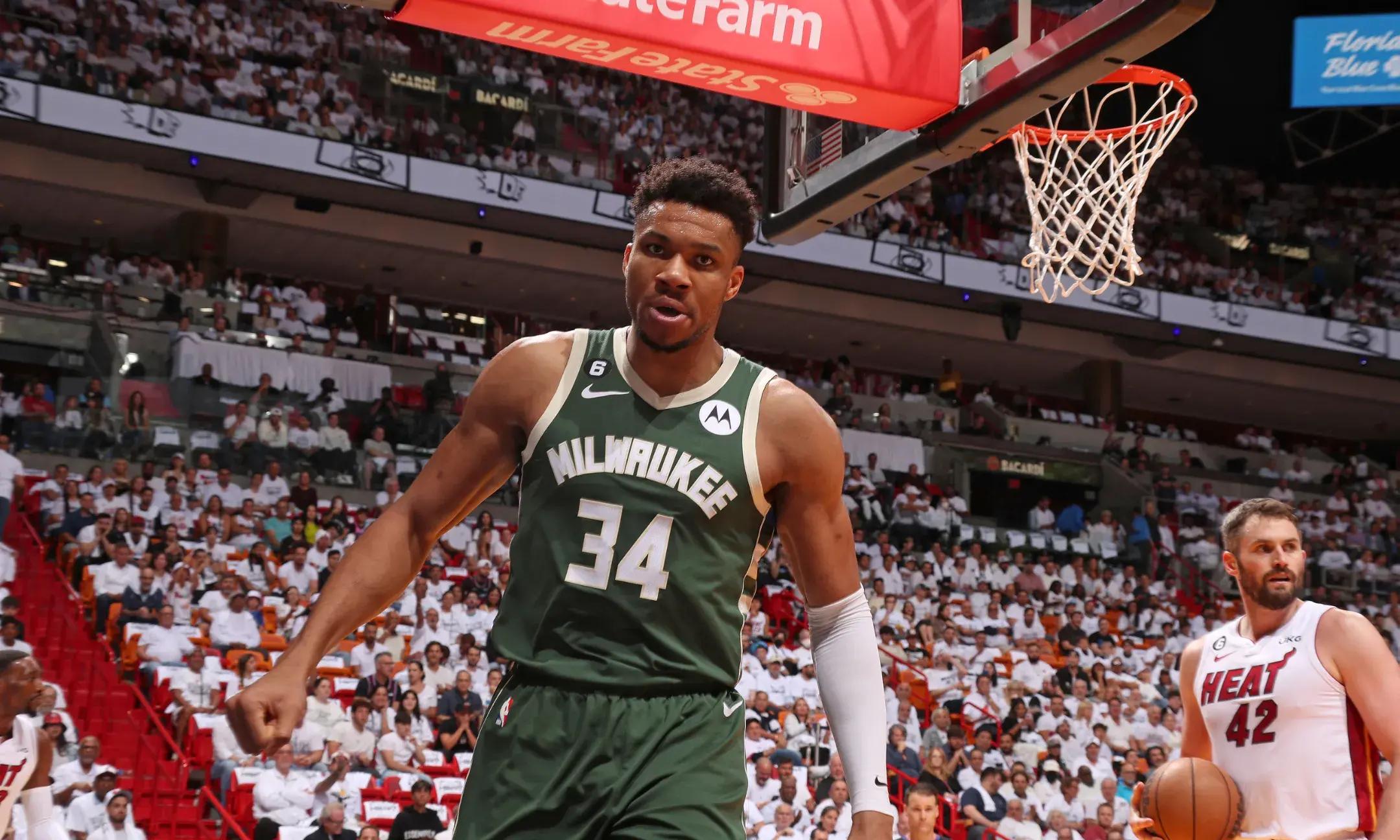 爱游戏-里程碑夜密尔沃基雄鹿再遭质疑；CBA常规赛加时末段刷纪录；媒体盛赞；球探报告显示潜力的简单介绍