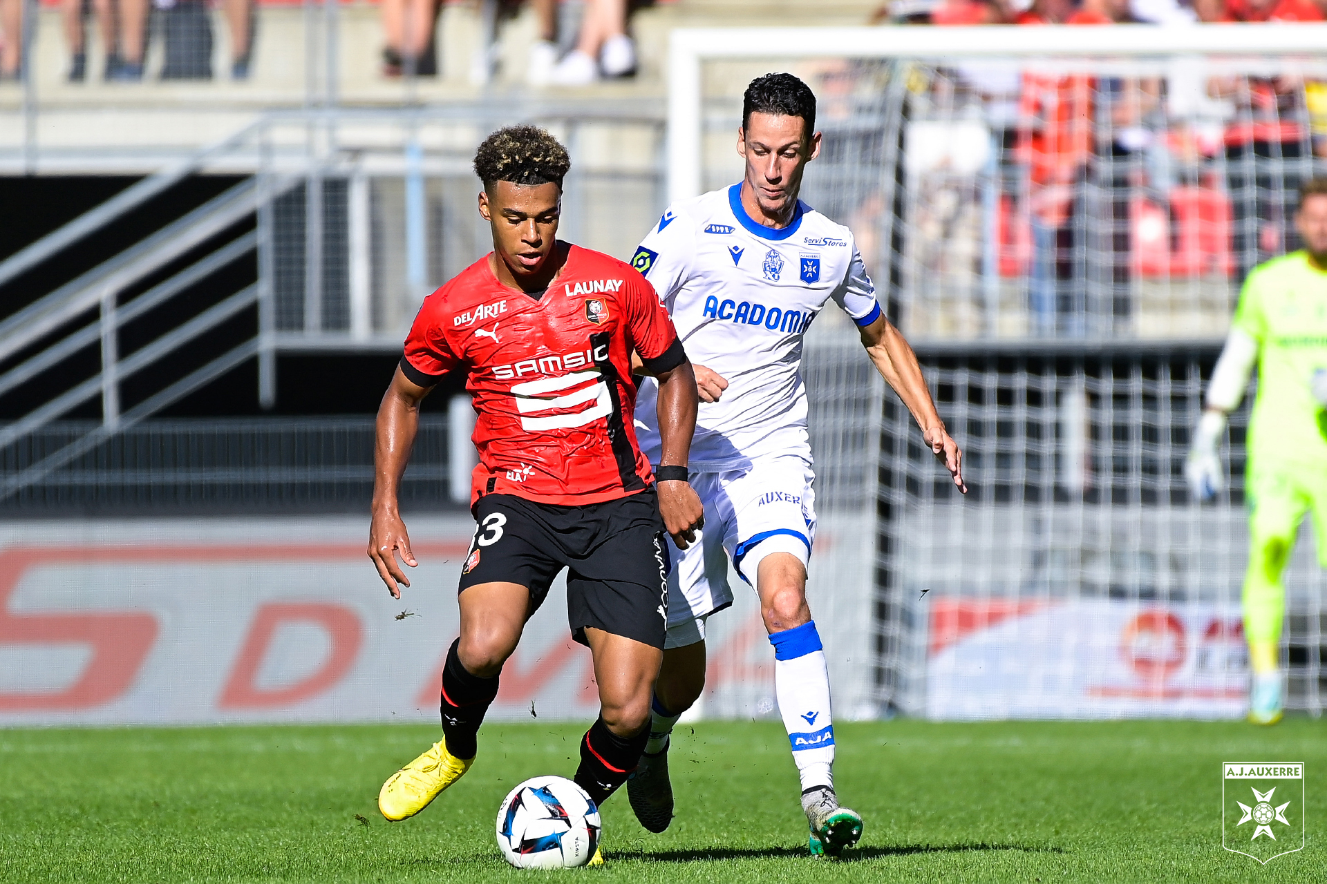 ayx-菲尼克斯太阳训练开放日，赛前更衣室发声引欢呼，法甲在即，年轻球员得到机会的简单介绍