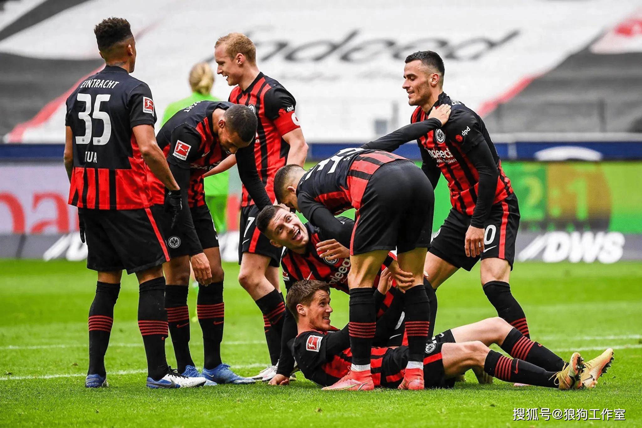 爱游戏APP-包含勒沃库森迎德国杯关键赛，转会期内部沟通，气氛紧张，心理建设被强调的词条